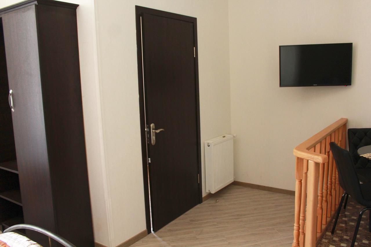 Гостевой дом Guest House on Gia Abesadze Street Тбилиси-10